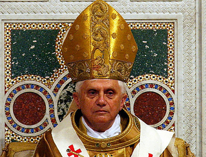 Page08-bas-Beno&icirc;t XVI.jpg